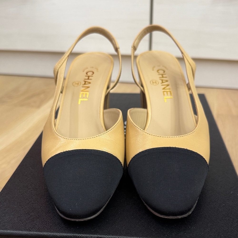 Chanel Classic Slingback Heels – Beige & Black – Goatskin/Grosgrain – 37.5 - Picture 5 of 15
